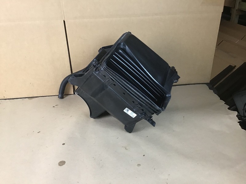 Audi R8 2022 5.2L Rear Left Driver Air Cleaner Filter Box Flow Sensor 18-23 ; :A