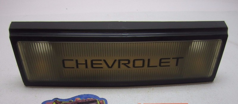 90-94 LUMINA TAILLIGHT TAILLIGHT TRUNK LID FINISH PANEL CENTER BACK MIDDLE LENS