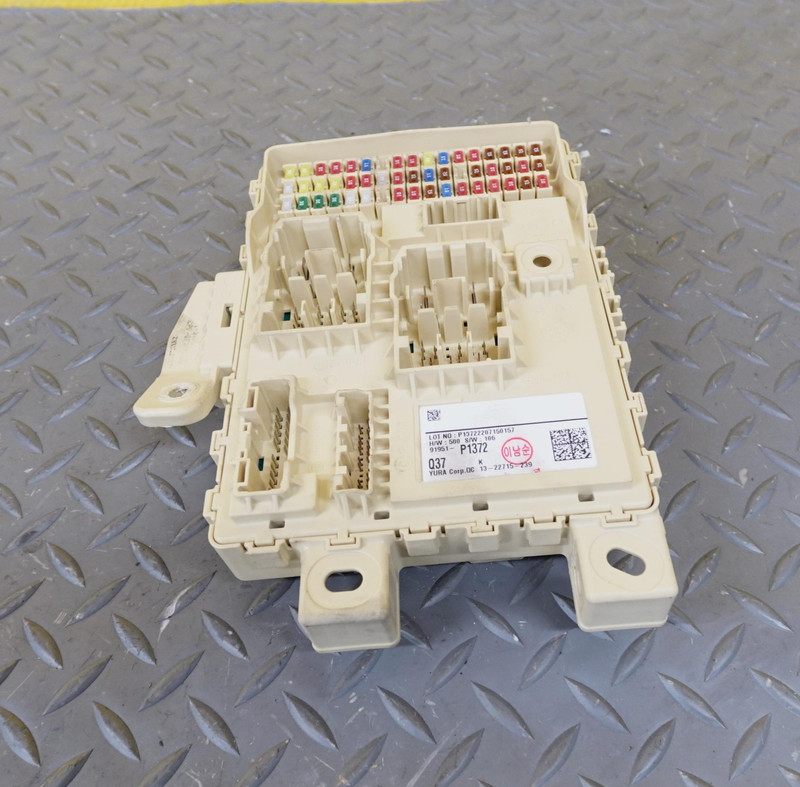 2023-2025 KIA SPORTAGE DASH DASHBOARD FUSE RELAY JUNCTION BOX BLOCK 91951P1372