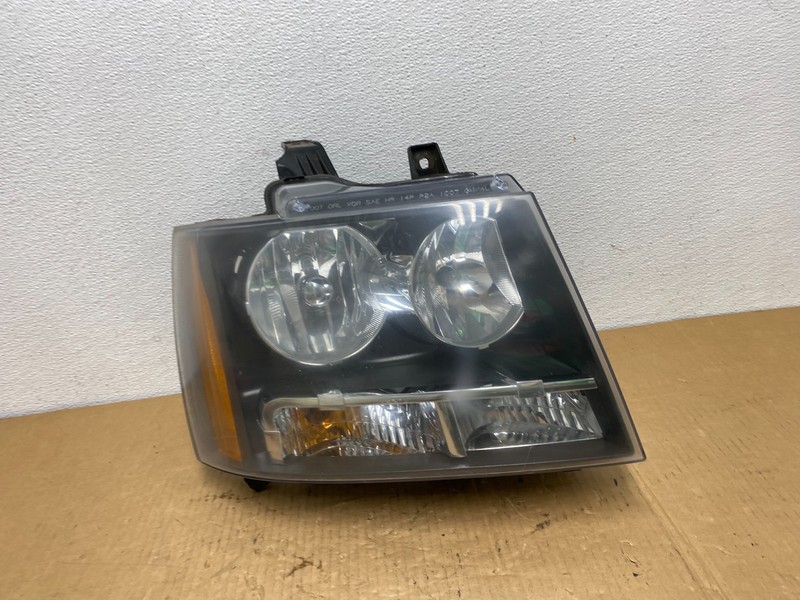 2007 to 2013 Chevrolet Suburban Tahoe Right Passenger RH Headlight Oem AC7648 DW