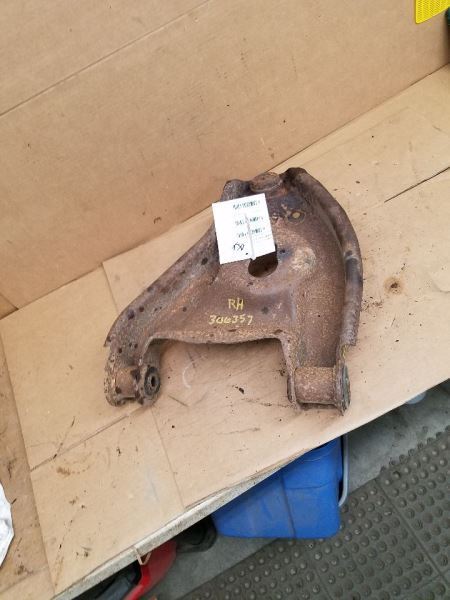 Passenger Lower Control Arm Front Fits 88-00 CHEVROLET 2500 PICKUP 260034