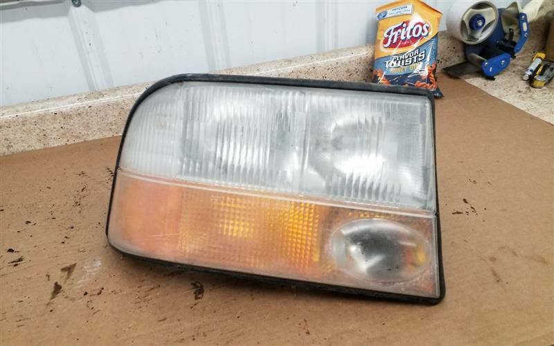 Passenger Headlight GMC Canada Only Fits 98-05 BLAZER S10/JIMMY S15 219228