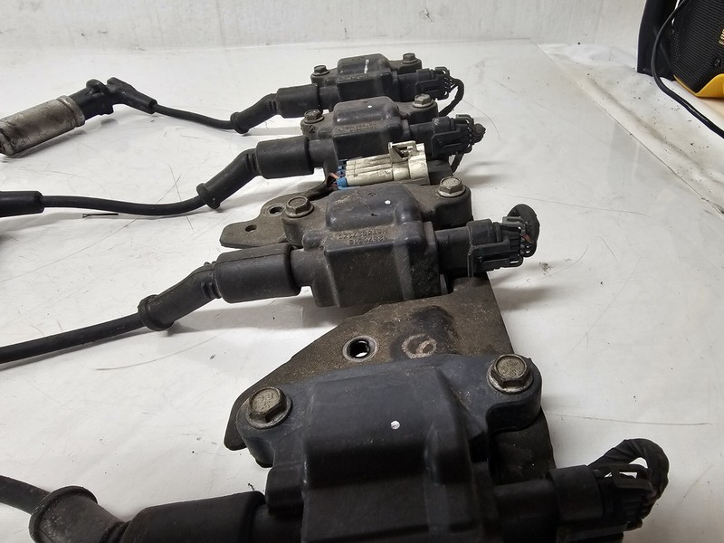 2006 Impala SS 5.3 Coil Pack Set W/ Valve Cover Bracket Pair LS4 OEM Used