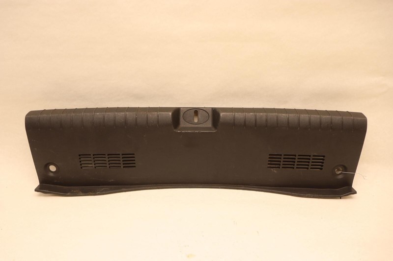 2016-2017 HYUNDAI SONATA REAR TAILGATE TRUNK LATCH SILL PANEL COVER TRIM OEM
