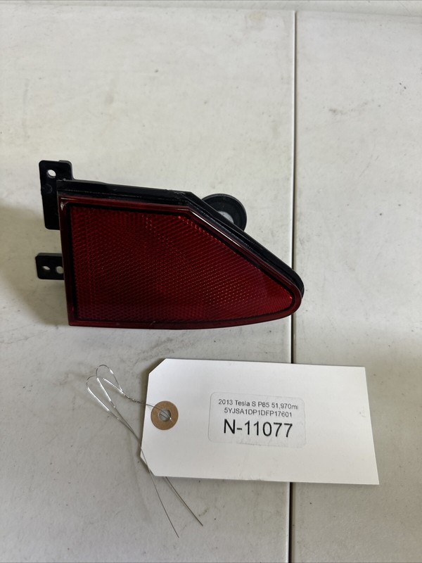 12-16 Tesla MS Taillight Tail Light Reflector RH Passenger 1010363 11077 B139