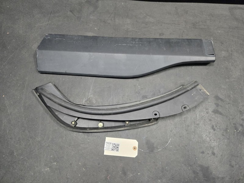 2PC Rear Right Door Lower Moldings Set 2021 Toyota RAV4 75077-0R070 2019 - 2025