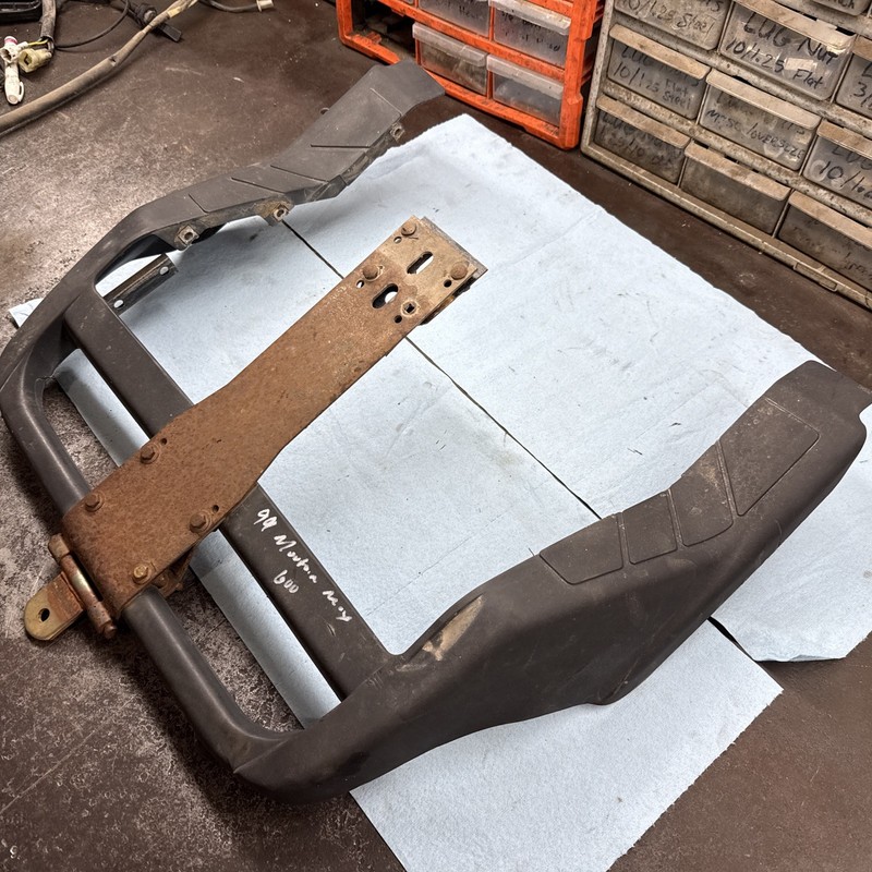 1999 Yamaha Moutain Max 600 Snowmobile Rear Bumper Tunnel Trim Trailer Hitch