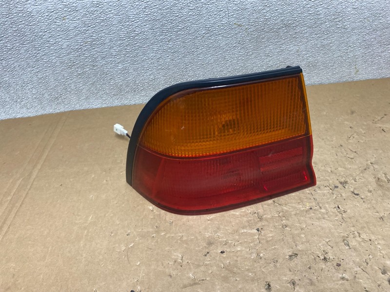 1995 1996 Nissan Maxima Left Driver LH Side Tail light Oem V5758 DW