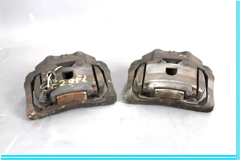 10-23 Jaguar X152 F-Type XJ Front Right & Left Brake Caliper Set CW932B294AA OEM