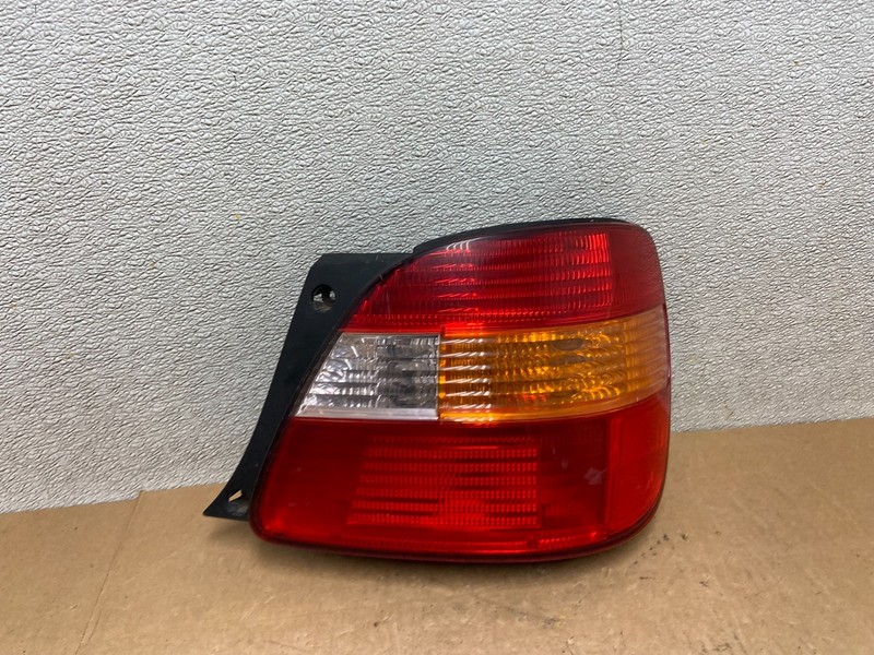 2001 - 2005 Lexus Gs300 Gs400 Gs430 Right Passenger Side Tail Light Oem Z7748 PS