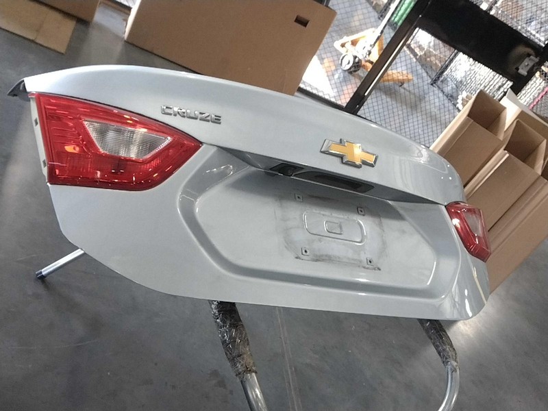 Used Deck Lid fits: 2017 Chevrolet Cruze VIN B 4th digit New Style w/o spoiler G