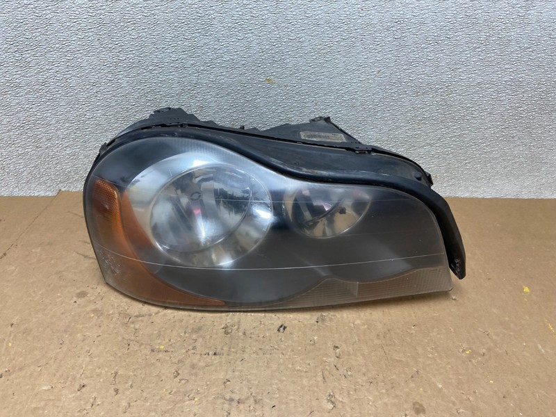 2003 to 2006 Volvo XC90 Right Passenger Rh Side Headlight Halogen Z7964 DW