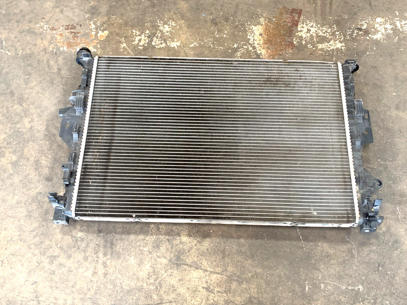 2012-2014 RANGE ROVER 2.0L EVOQUE ENGINE COOLING RADIATOR OEM #A0.27