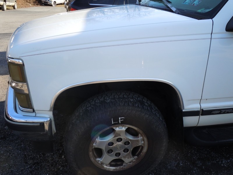 1995-2000 Chevrolet Tahoe Fender Driver Left LH W/O Flare OEM U8624