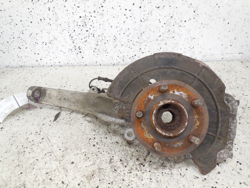 2006-2010 Jeep Commander Front Spindle Knuckle Hub Passenger Right RH OEM