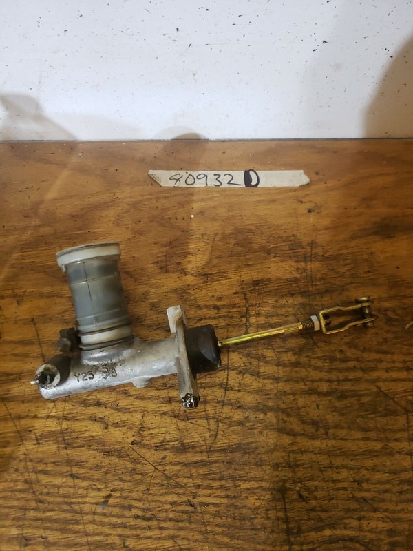 86-92 Nissan Pickup Pathfinder OEM Clutch Master Cylinder 3061001G01