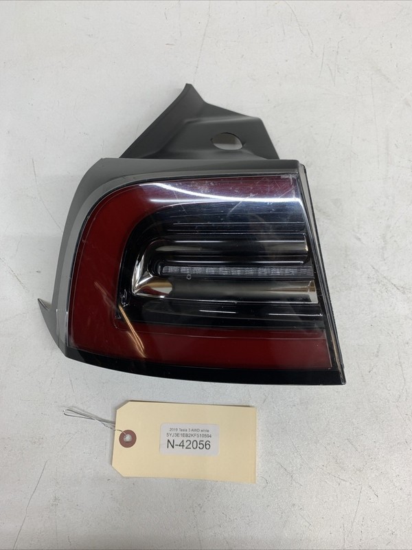 2017-2023 Tesla 3 Y Rear Left Driver taillight Tail Light 1077397 N-42056 B157