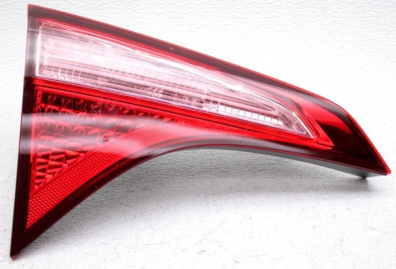 OEM Toyota Corolla Left Driver Side Halogen Tail Lamp Missing Stud 81590-02A50