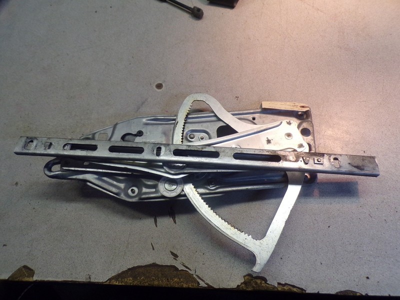 1995 Mercedes Benz S-320 Passenger Front Window Regulator 0130821503