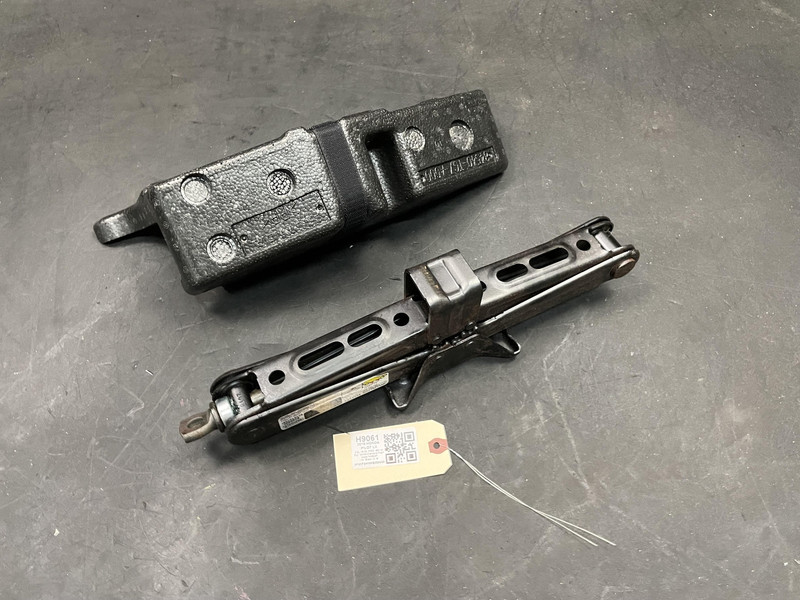 Jack Assy W/ Foam Holder 2019 Honda Pilot LX 84540-TG7 2016 2017 2018 2020 2021