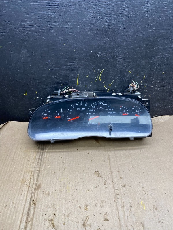 2006 Ford E350 Gauge Speedometer Cluster OEM X6069 DG