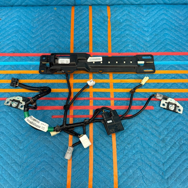 13-18 Toyota Avalon Front Passenger Seat Wiring Harness With Motor And Track OEM