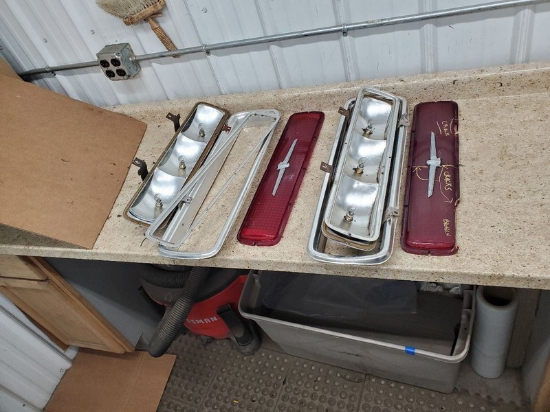 THUNDERBI 1964 Tail Light 308031
