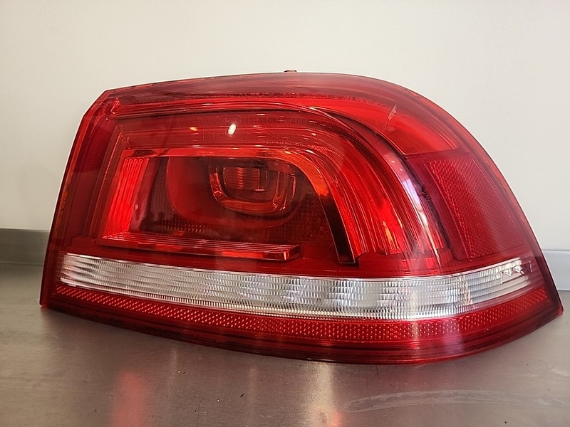 RH 12 - 16 Volkswagen Eos Right Passenger Side Outer Tail Light Lamp OEM