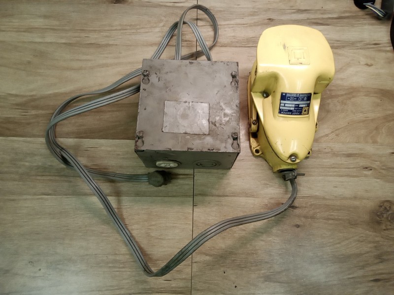 Square D 9002AW-2 Series B Foot Switch With Power Supply