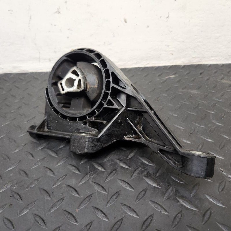 11-16 Chevrolet Cruze 1.4L & 1.8L A/T Front Transmission Mount OEM 13268880