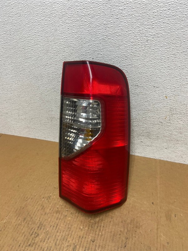 2002 2003 2004 Nissan Xterra Right Passenger RH Side Tail Light OEM AE0445 LK