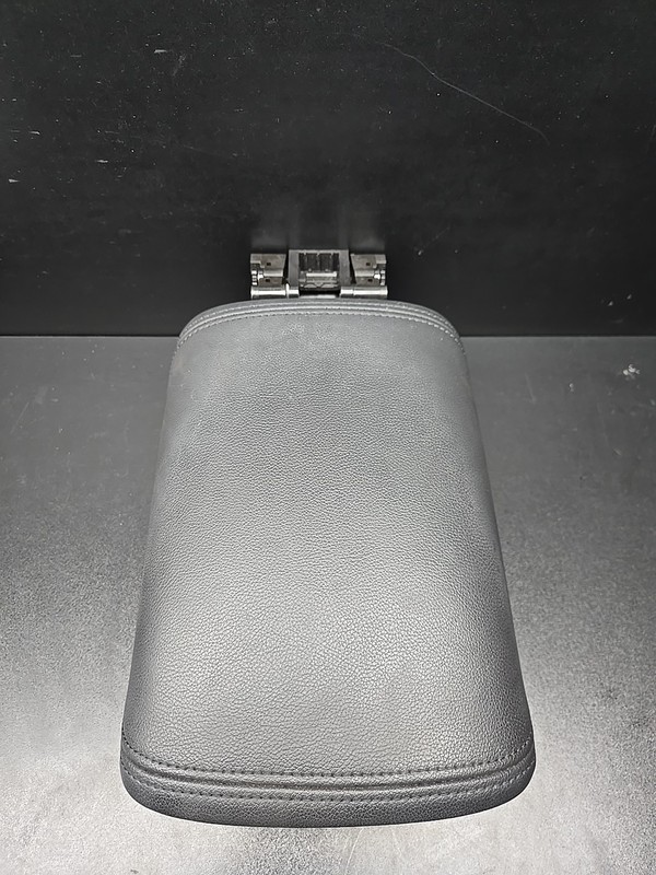 2010-2011 Saab 9-5 Center Console Black Leather Armrest Lid Assembly OEM