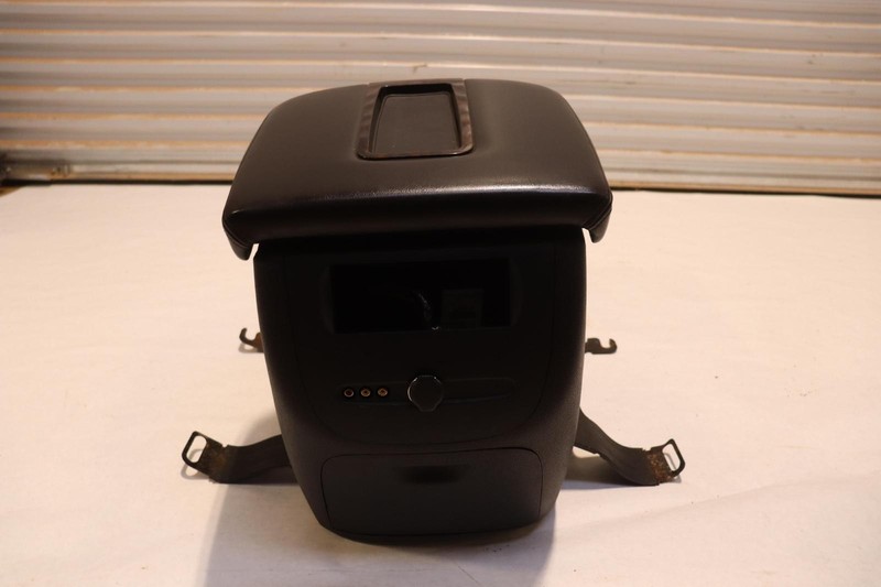 2007-2009 GMC YUKON FRONT CENTER CONSOLE STORAGE COMPARTMENT W/ ARMREST OEM