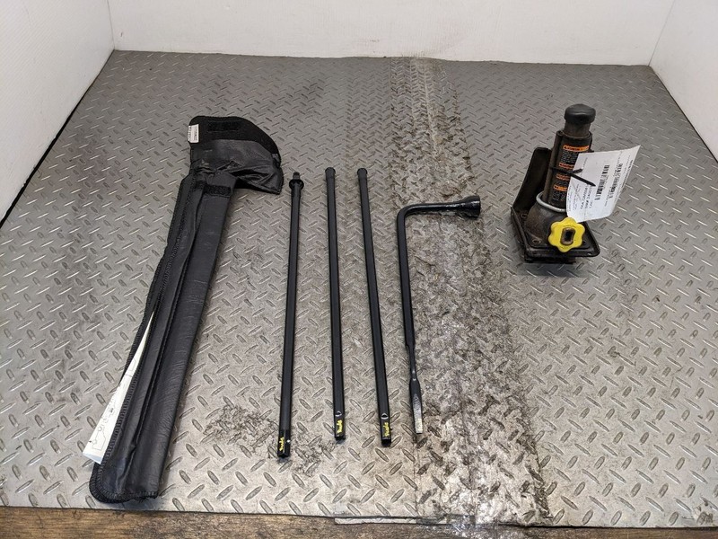 2014-2024 CHEVY SILVERADO 1500 EMERGENCY HYDRAULIC JACK LIFT WRENCH TOOL 1187663
