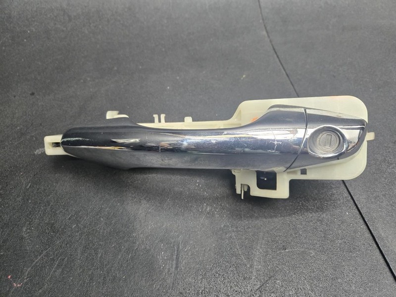 Front Left Door Outside Handle 2016 Hyundai Santa Fe 82651-2W010 2013 - 2018 X
