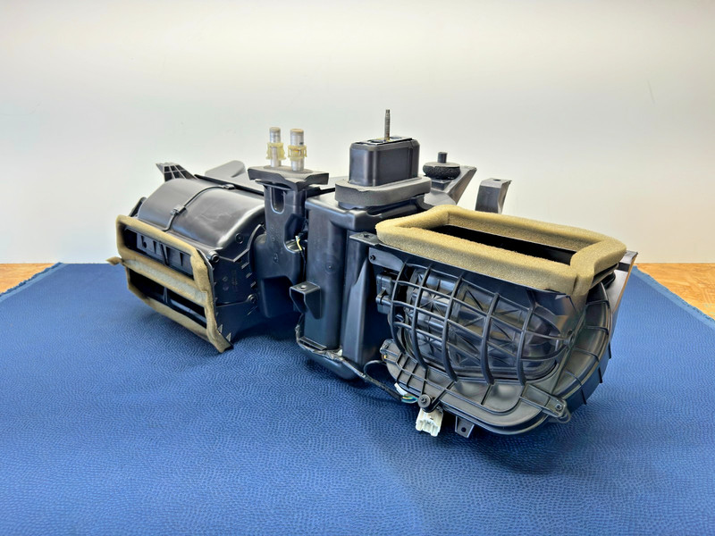 06-10 Saturn Sky Pontiac Solstice HVAC AC Heater Core Housing w Blower Motor OEM