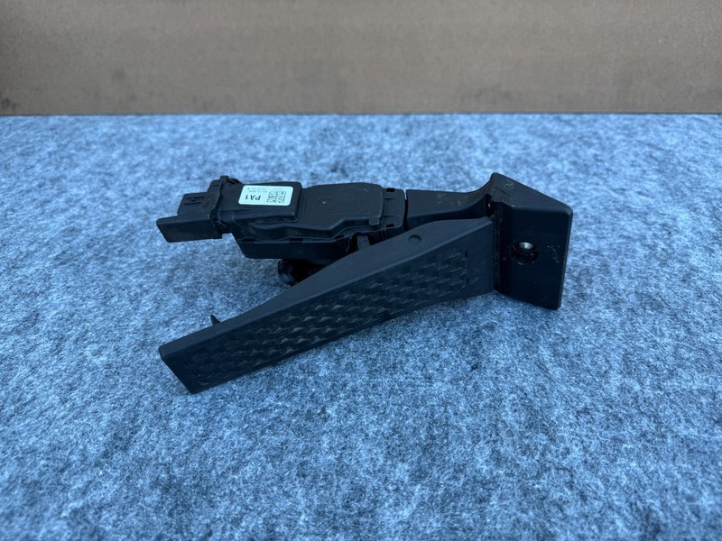 GENESIS GV80 2021-2025 OEM GAS PEDAL ACTUATOR ASSEMBLY
