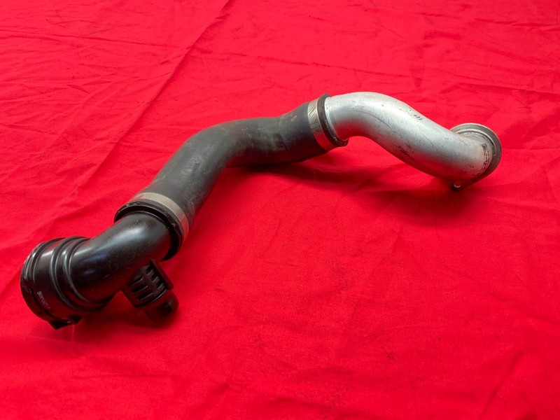 18-25 BMW F90 F92 M5 M8 S63 4.4L Radiator Upper Water Coolant Pump Hose Pipe OEM