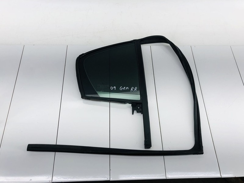 09-14 HYUNDAI GENESIS REAR RIGHT DOOR QUARTER GLASS WINDOW W/ WEATHERSTRIP OEM