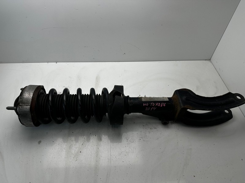 11-17 Volkswagen Touareg front Right Passenger Side Shock Absorber 7P0512302 OEM