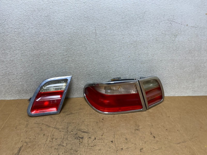 2000-2002 Mercedes-Benz E-CLASS E430 E320 Left Driver Side Tail Light T3750 DW