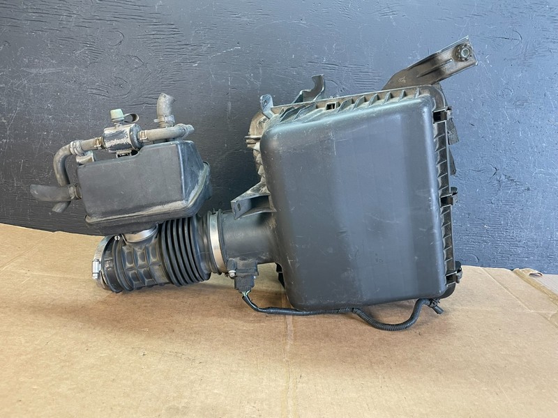2006 to 2007 Infiniti m35 Air Intake Manifold Box Inlet Housing OEM AE0893 DG