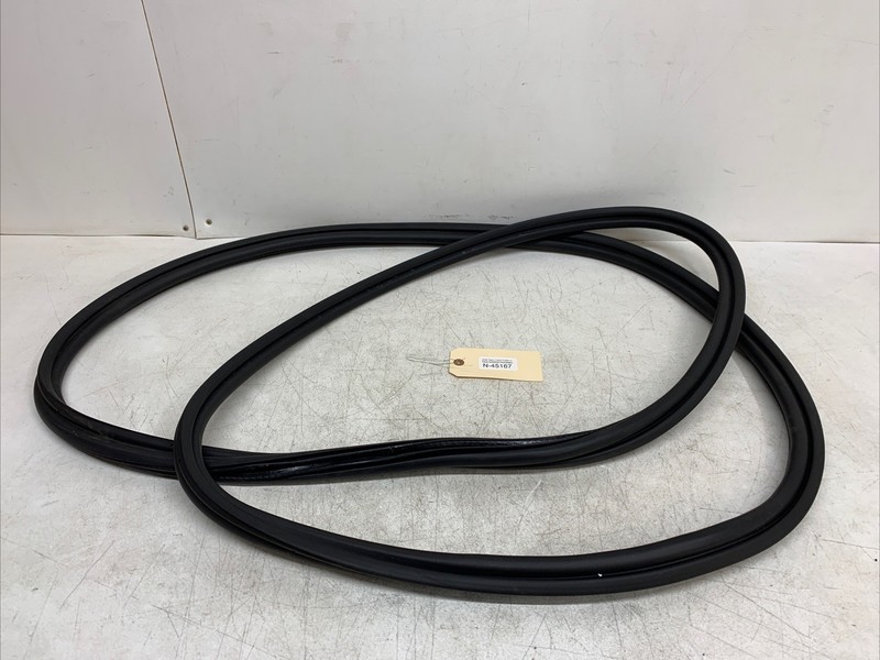 2026 Tesla Model Y Rear Trunk Weatherstrip Seal OEM 1497681-00-B 45167 S2