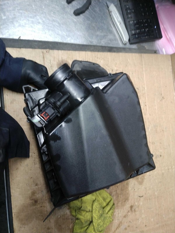 2012 Chevrolet Cruze Air Cleaner Assembly OEM 1.4L Black Used 135K Miles