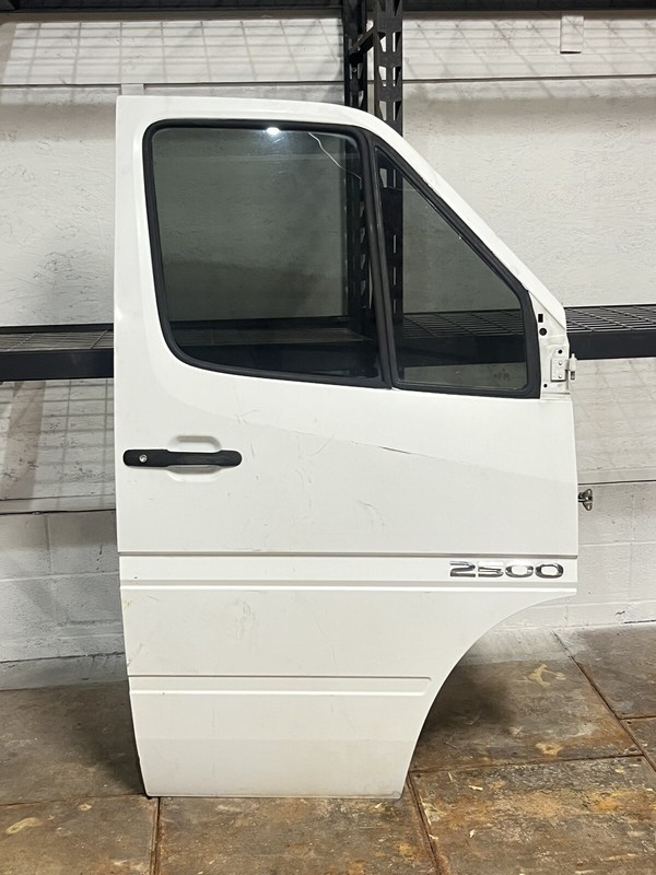 02-06 Mercedes Dodge Sprinter T1N Right Front Passenger Side Door Glass Manual