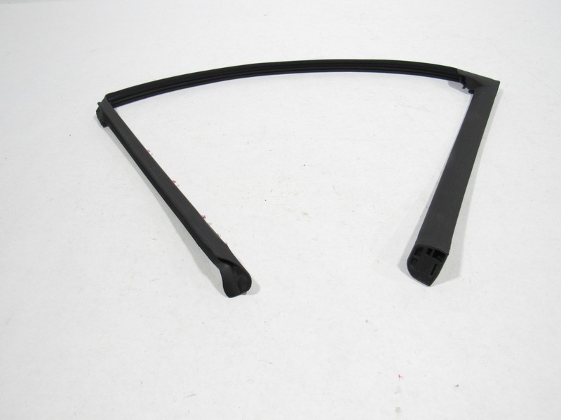 Land Range Rover Evoque 2023 Rear Left Door Upper Weatherstrip Seal 20-24 ;:A