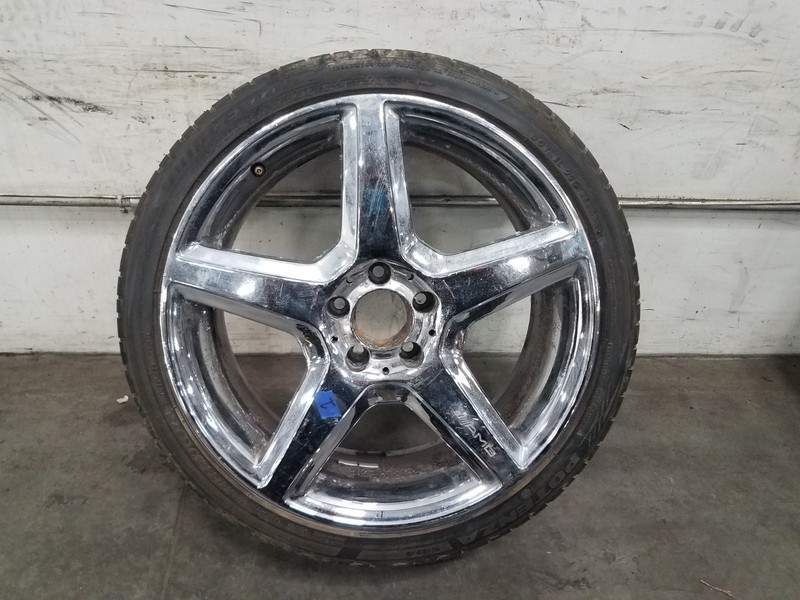 2014 Mercedes AMG E 63 S Front 19" Wheel / Tire #1 - * #7111 KK5