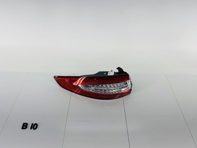 13-16 FORD FUSION REAR LEFT SIDE ON BODY OUTER TAIL LIGHT BRAKE STOP LAMP OEM
