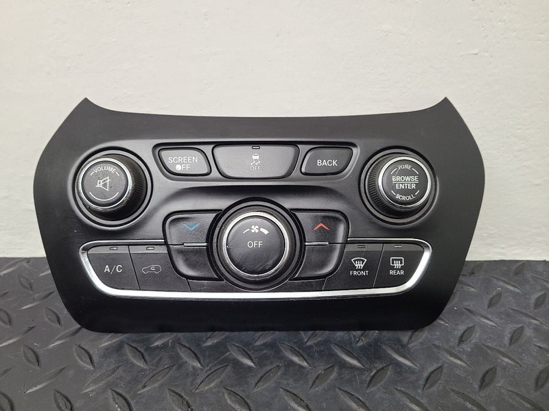 15-18 Jeep Cherokee Temperature Control W/O Dual Zone OEM 68293521AC