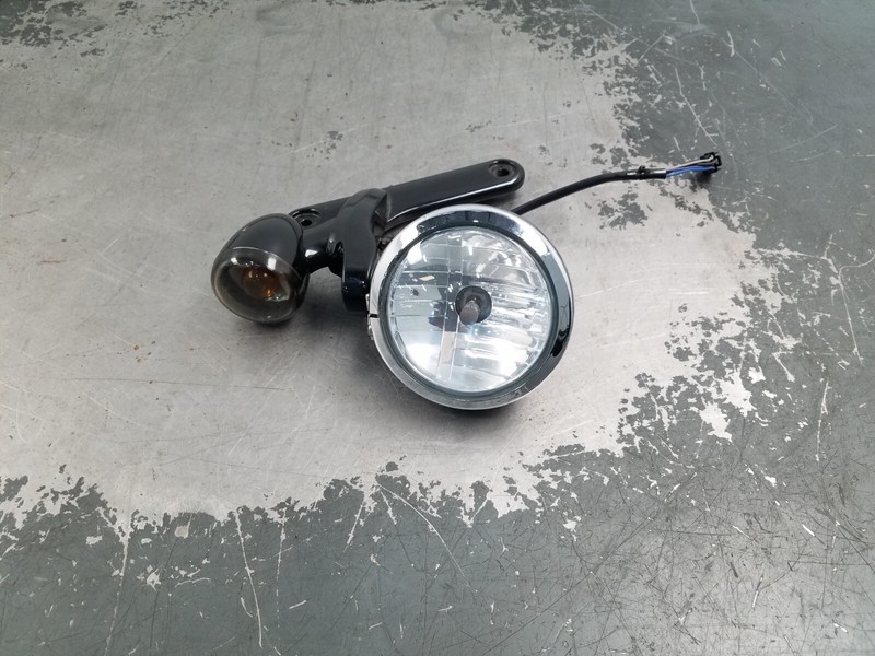 201009 - 13 Harley CVO Ultra Right Spot Light / Signal / Bracket #7540 V7